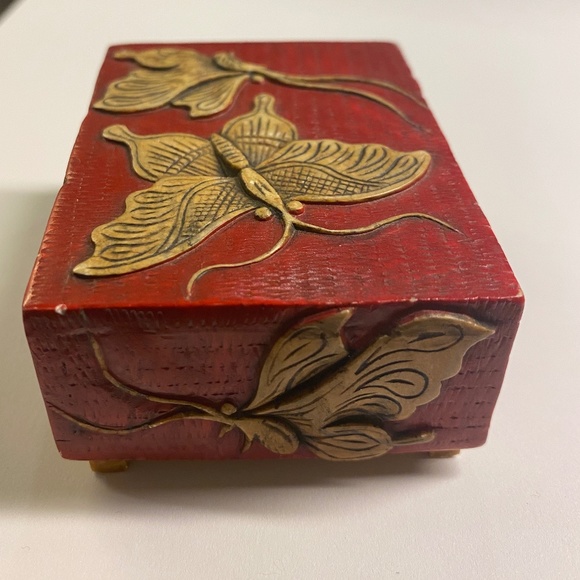 Butterfly Jewelry Box in Stone - Picture 7 of 12